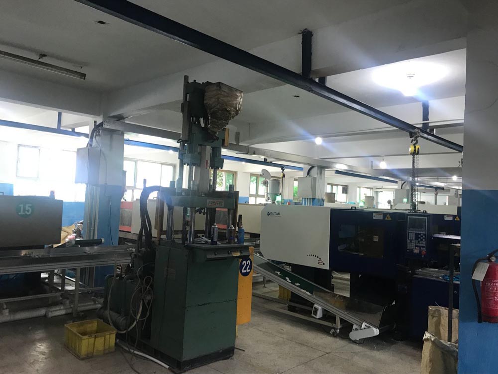 Injection Machines for Plastic Products